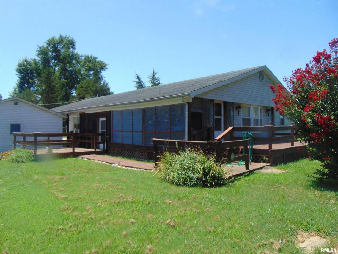 42 S Main St., Raleigh, IL 62977