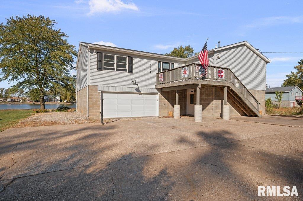 2405 S Shore Dr., Moline, IL