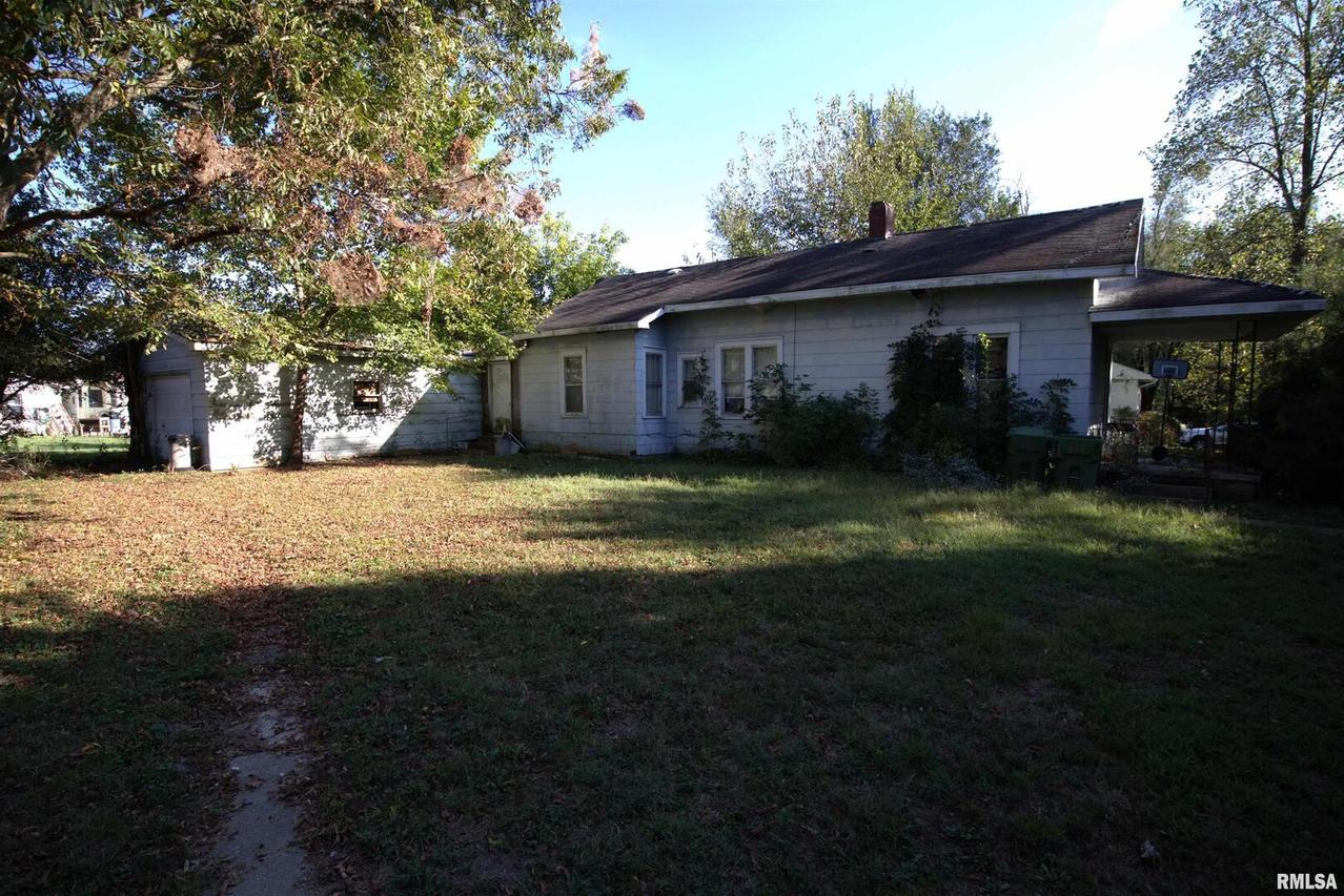 106 S 1st St., Elkville, IL 62932