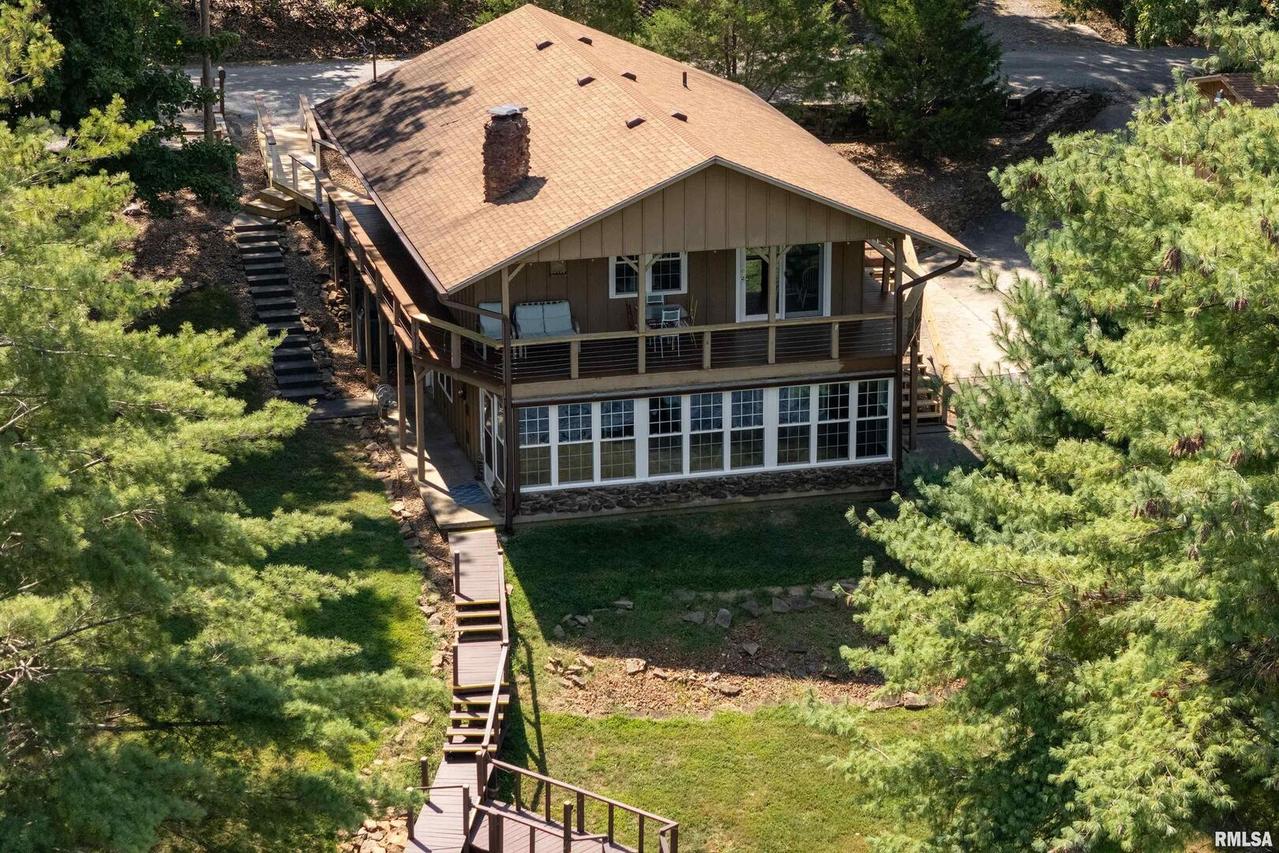 135 Oak Cir., Goreville, IL 62939