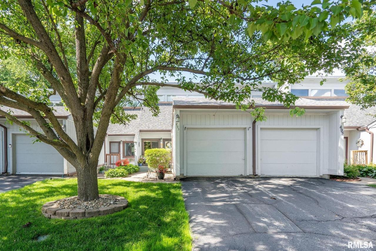 493 44th Avenue Ct., East Moline, IL 61244