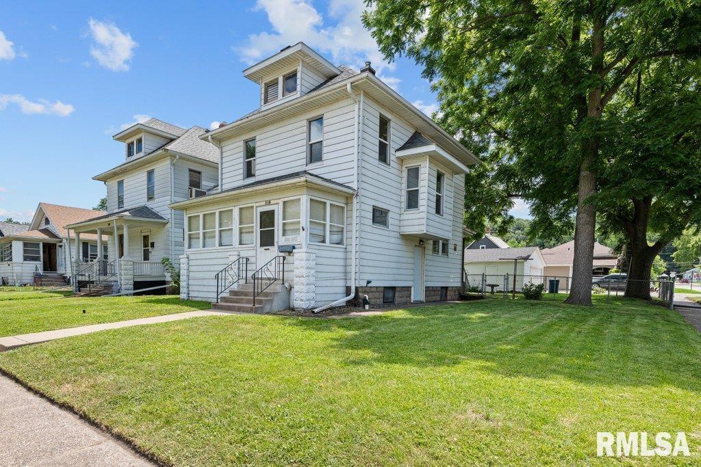 204 15th Ave., East Moline, IL 61244