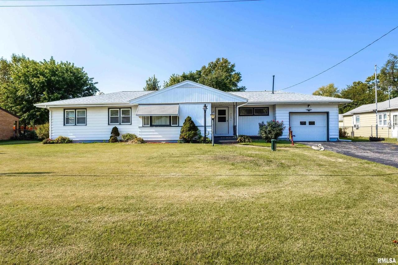 210 E 17th St., Milan, IL 61264