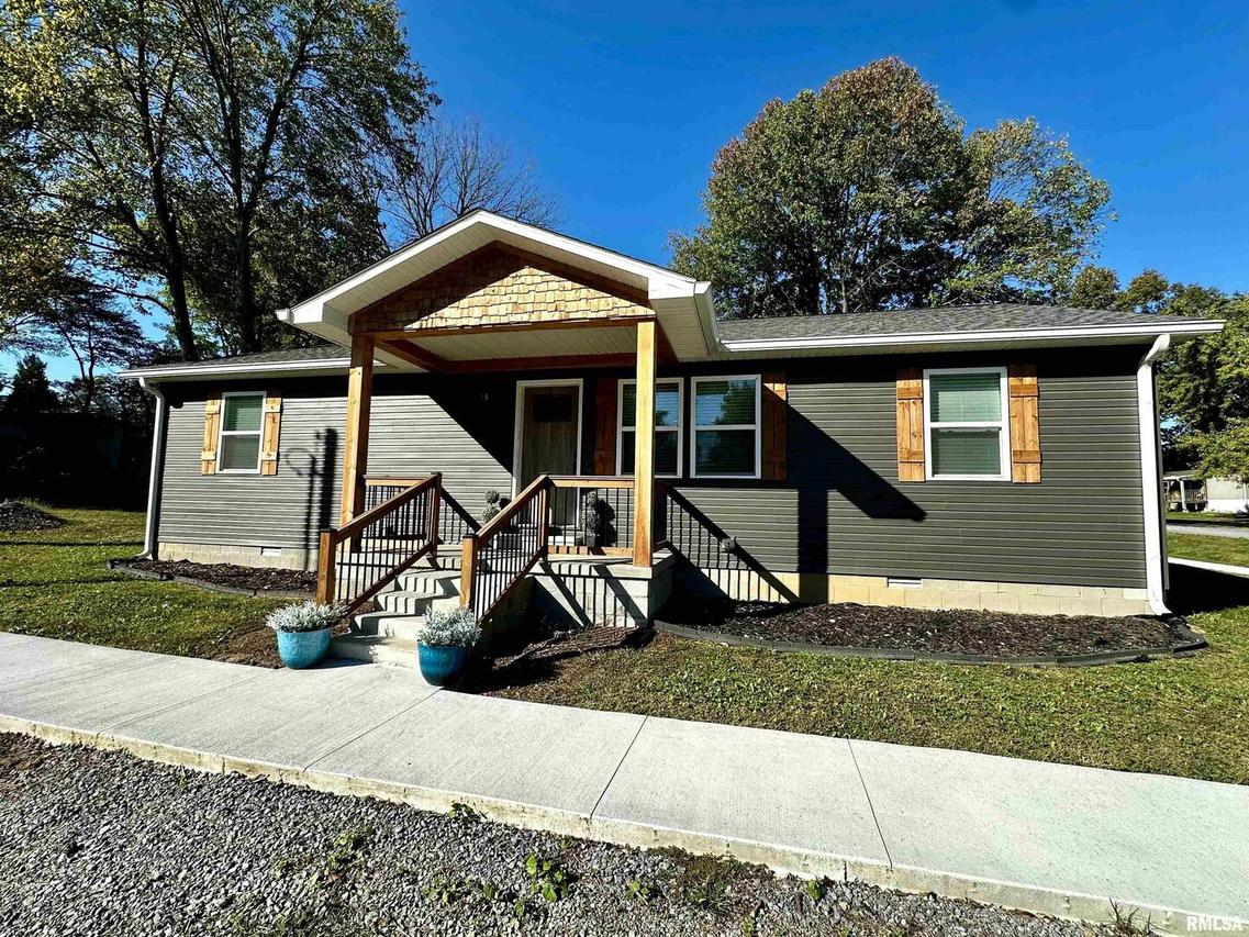 575 5th St., Omaha, IL 62930