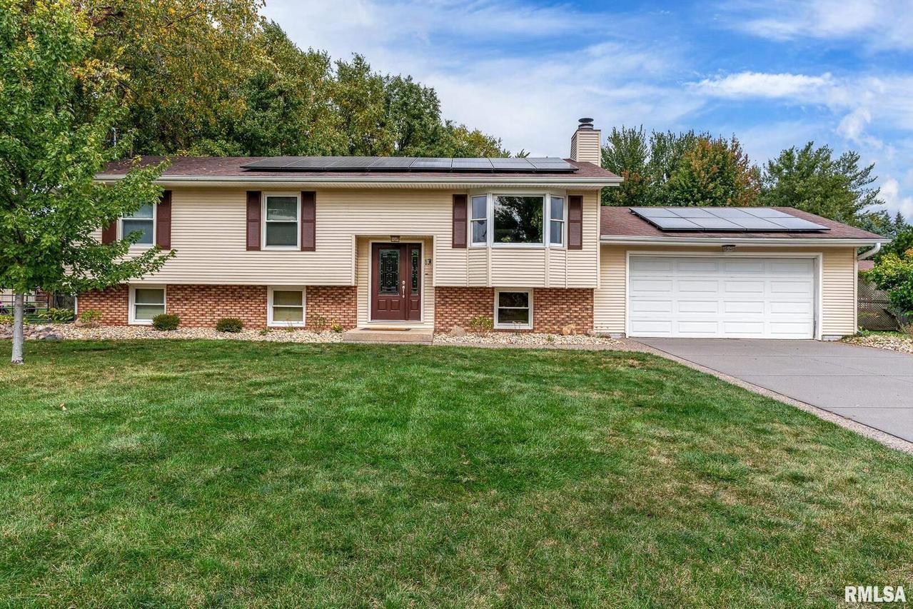 2 Kimberly Dr., Coal Valley, IL 61240