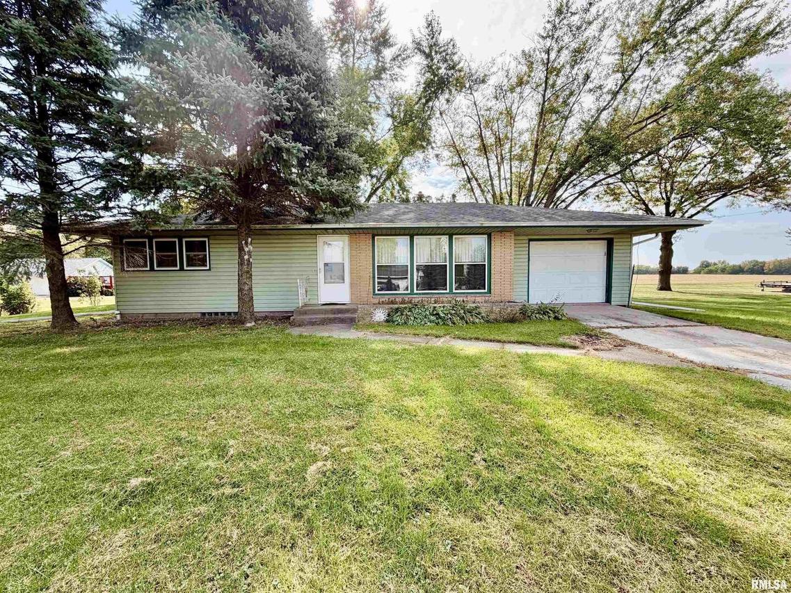 712 3rd St., Seaton, IL 61476