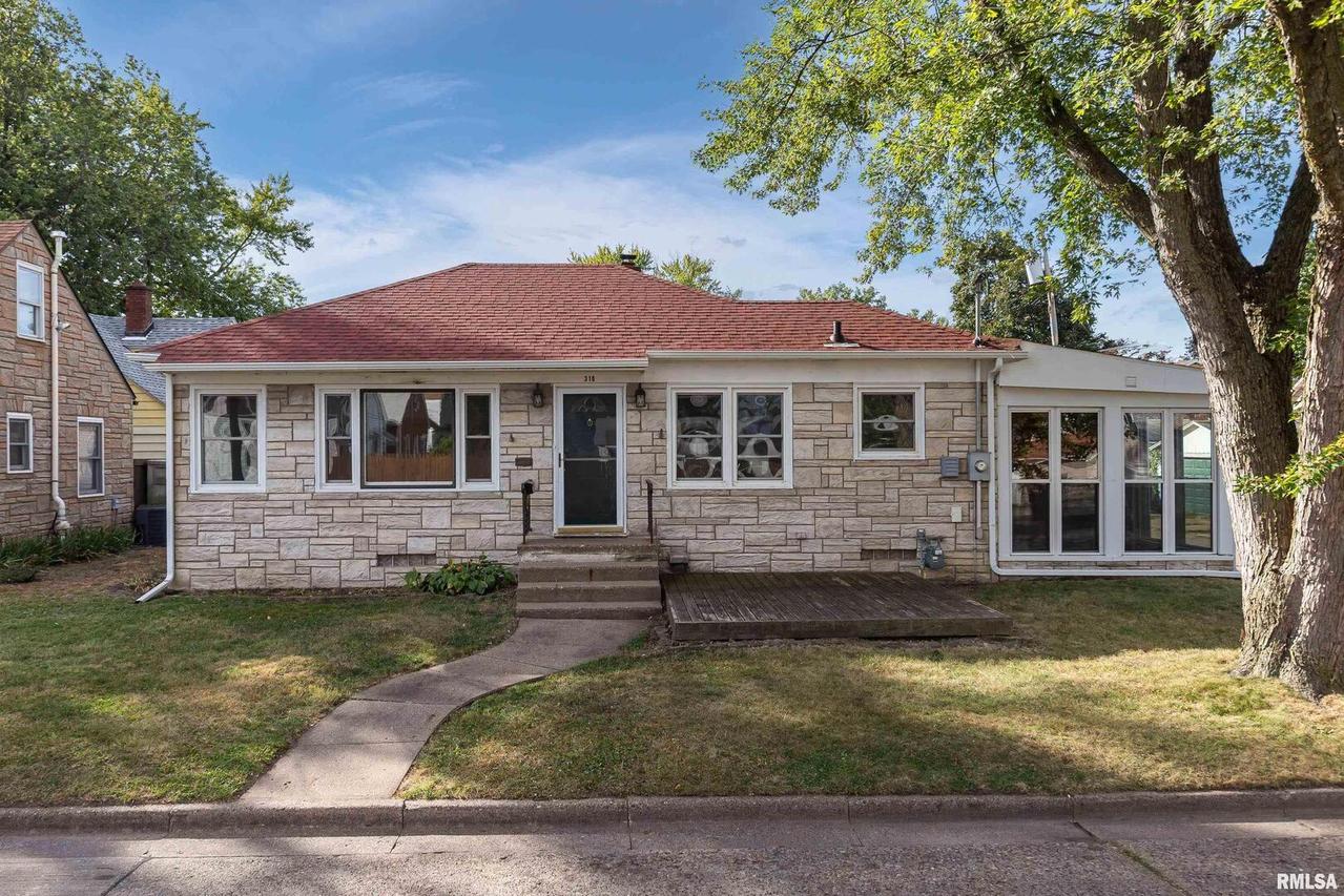 316 20th Ave., Moline, IL 61265