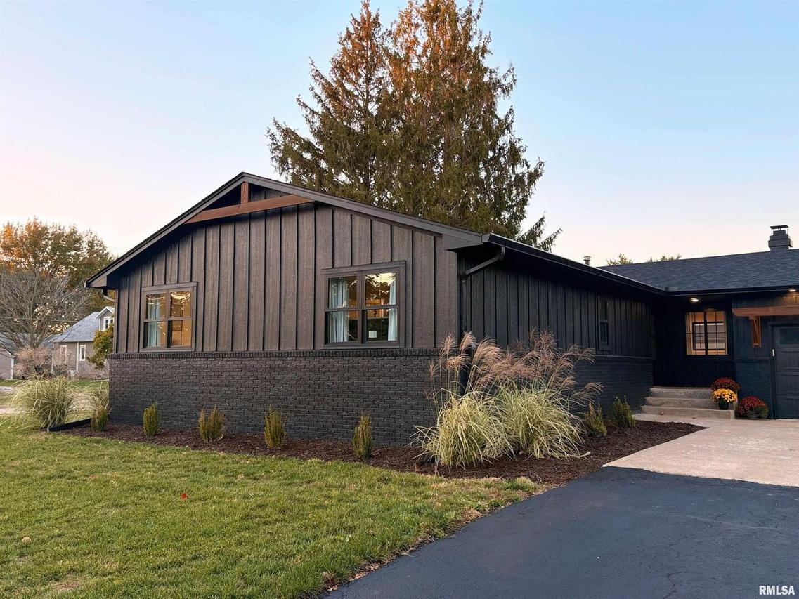 505 E Locust St., Geneseo, IL 61254