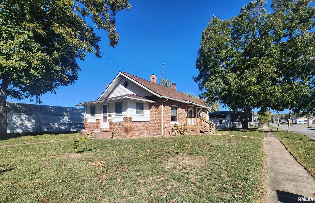 202 N Victor St., Christopher, IL 62822