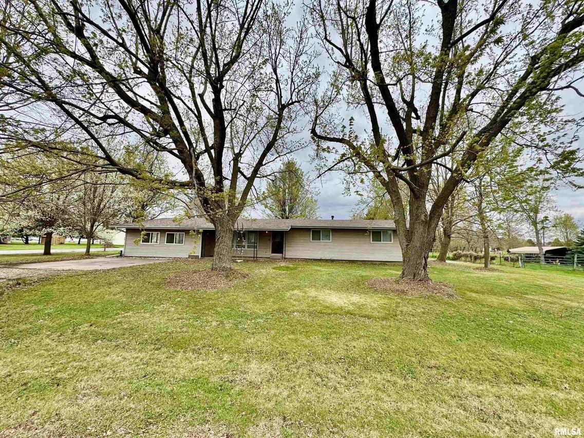 1401 12th Ave., Viola, IL 61486