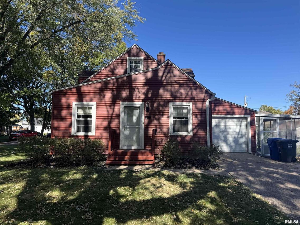 405 21st Ave., Moline, IL 61265