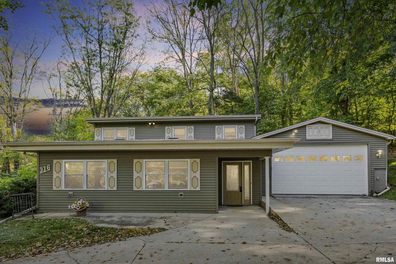 316 12th St., Rapids City, IL 61278