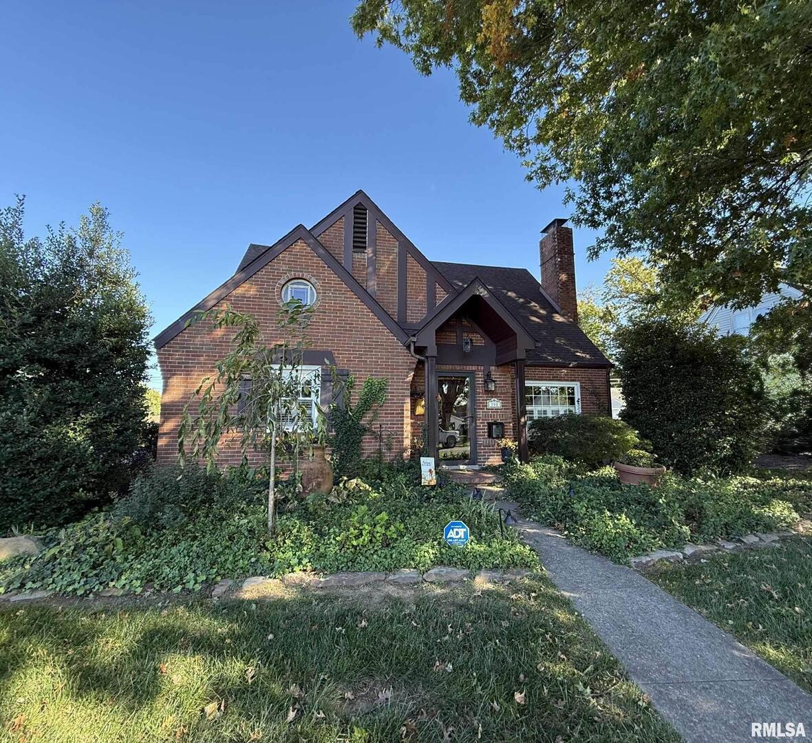 200 S 12th St., Herrin, IL 62948