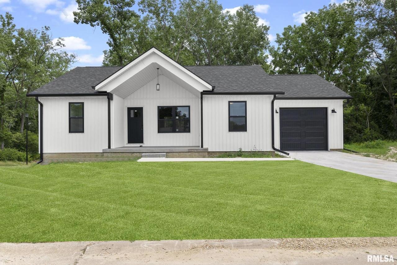 813 Williams Way, Carbon Cliff, IL 61239