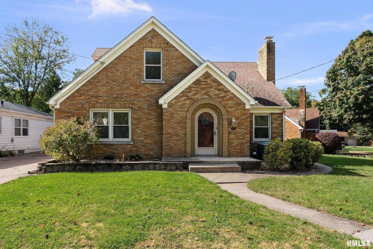 2121 10th St., Eastmoline, IL 61244