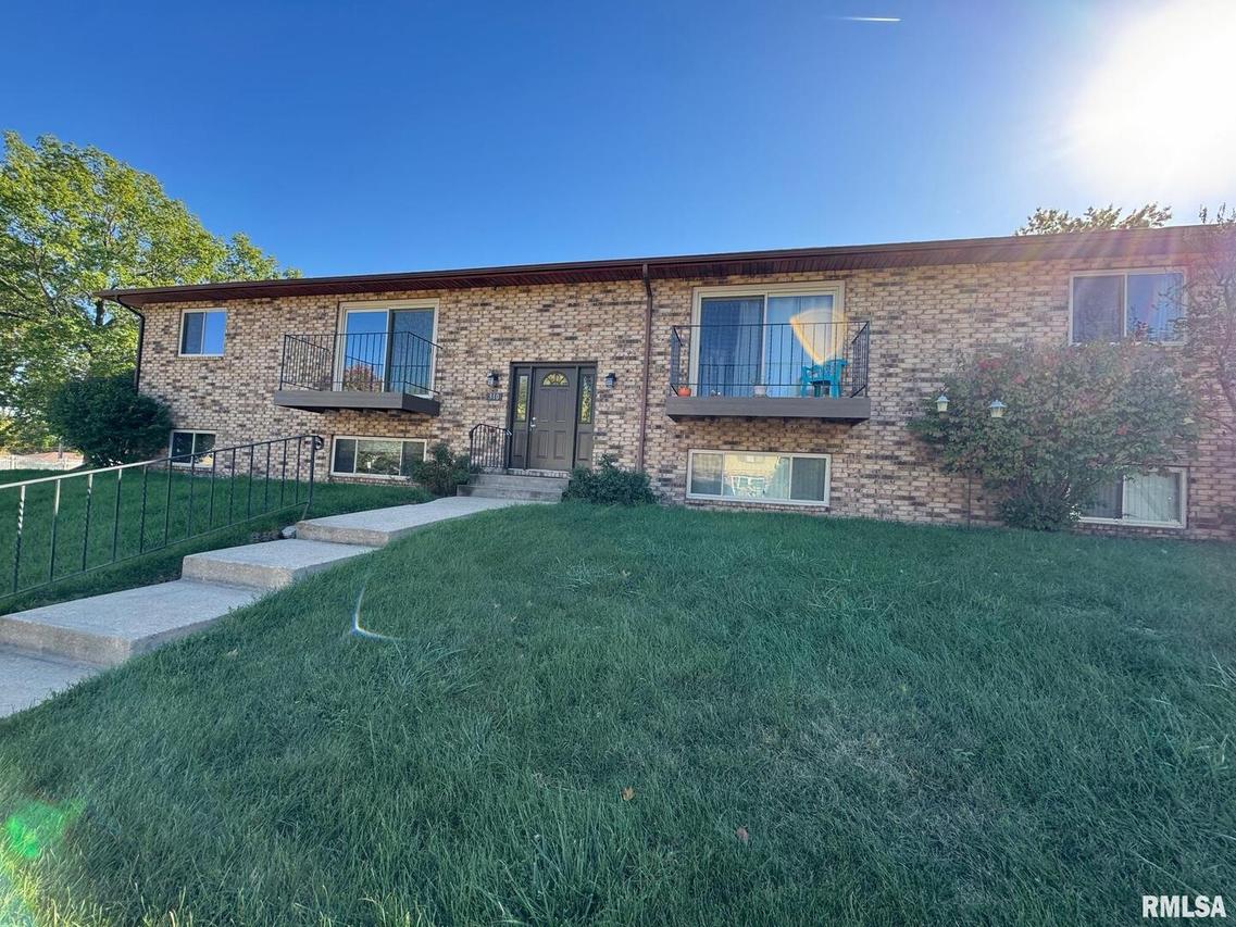 310 30th Ave. #4, Moline, IL 61265