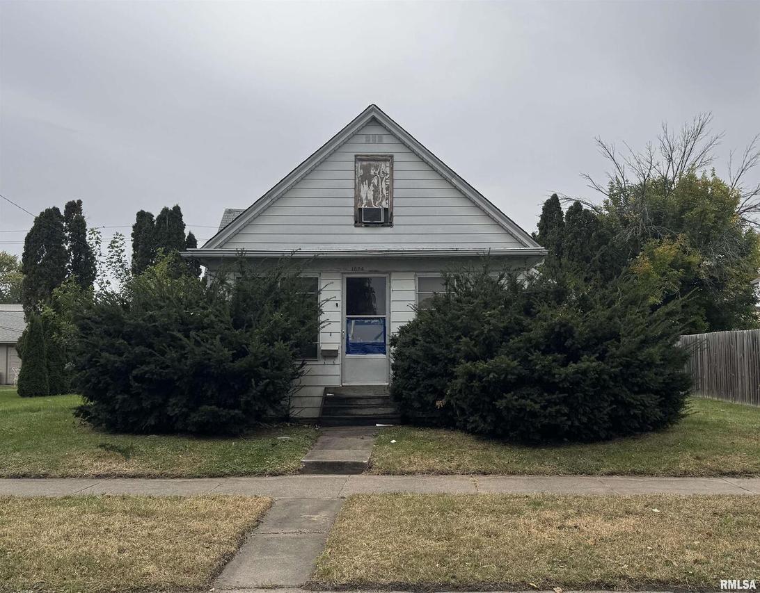 1534 39th St., Rock Island, IL 61201