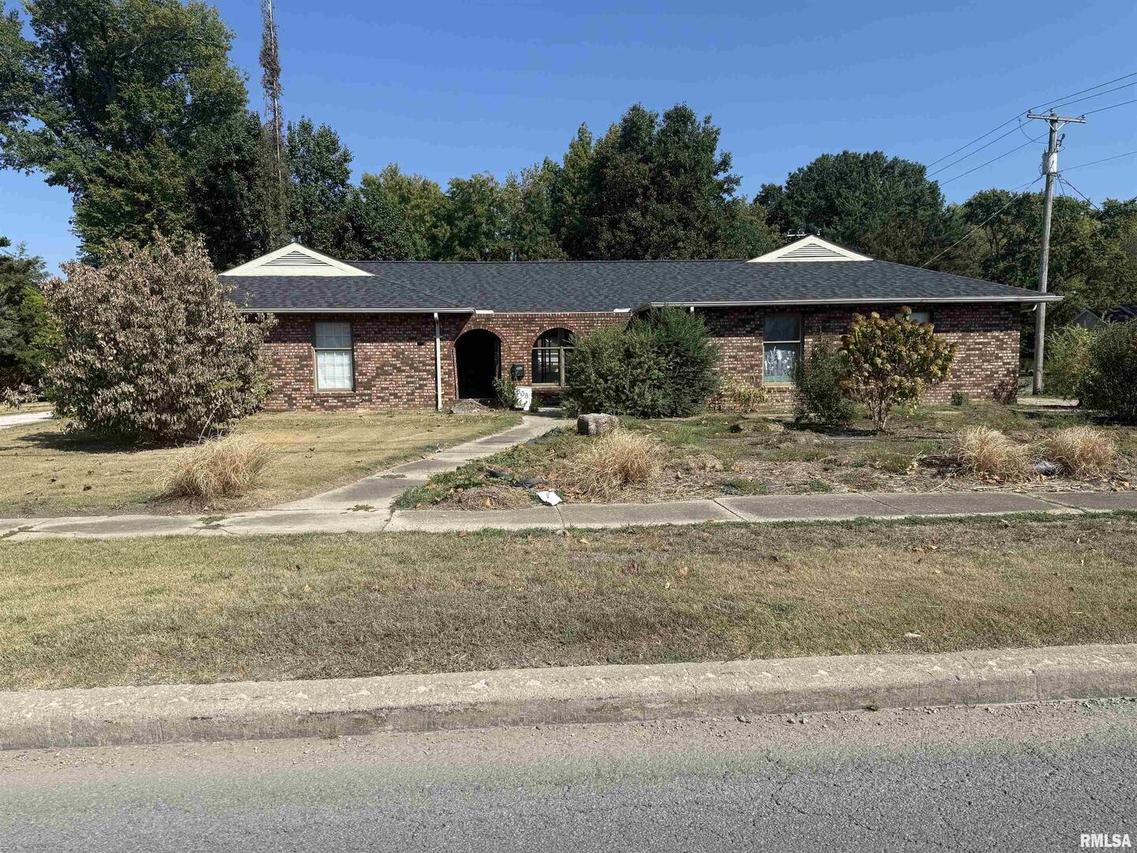 808 S Victor St., Christopher, IL 62822