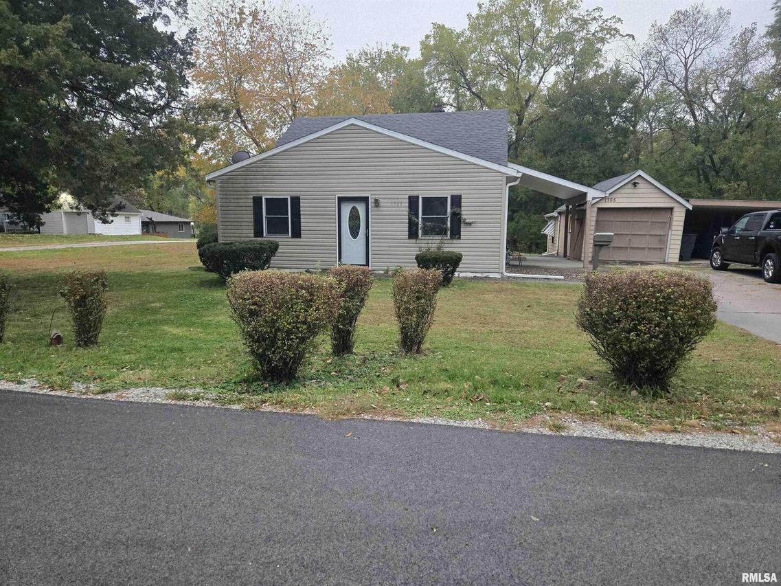 1705 31st St. #A, Moline, IL 61265