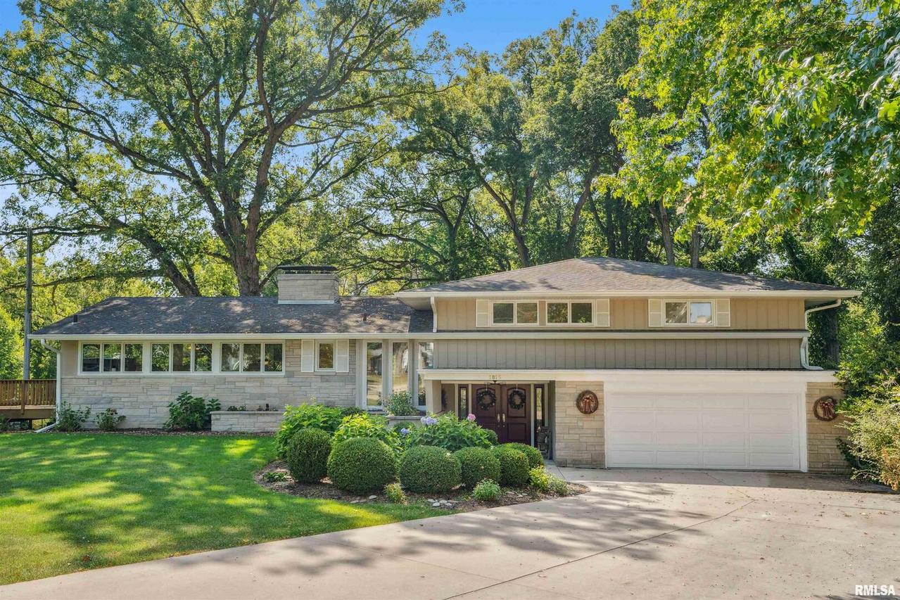 1815 25th Avenue Ct., Moline, IL 61265