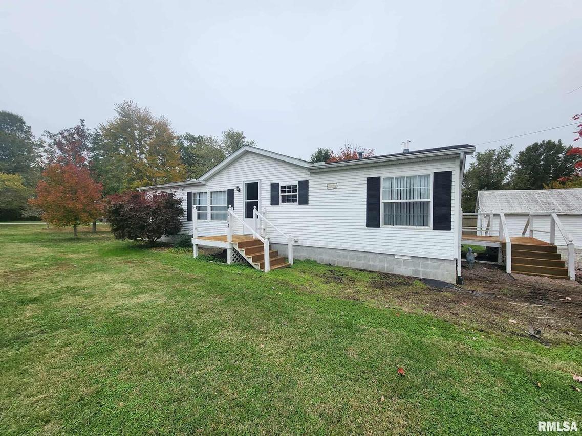 114 E Main St., Ewing, IL 62836