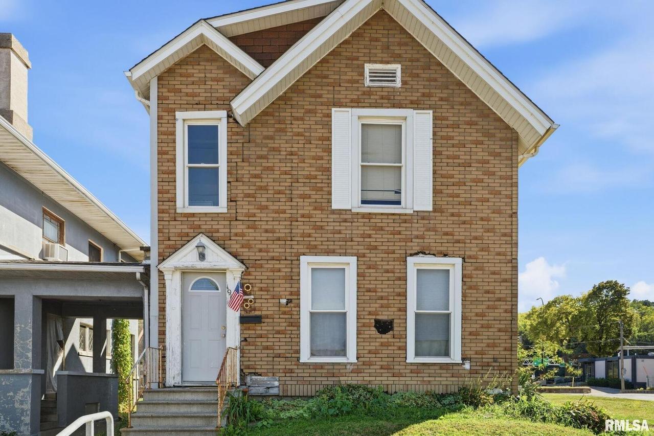 1918 6th Ave., Moline, IL 61265