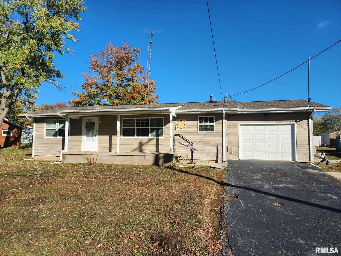 708 S Broadway St., Sesser, IL