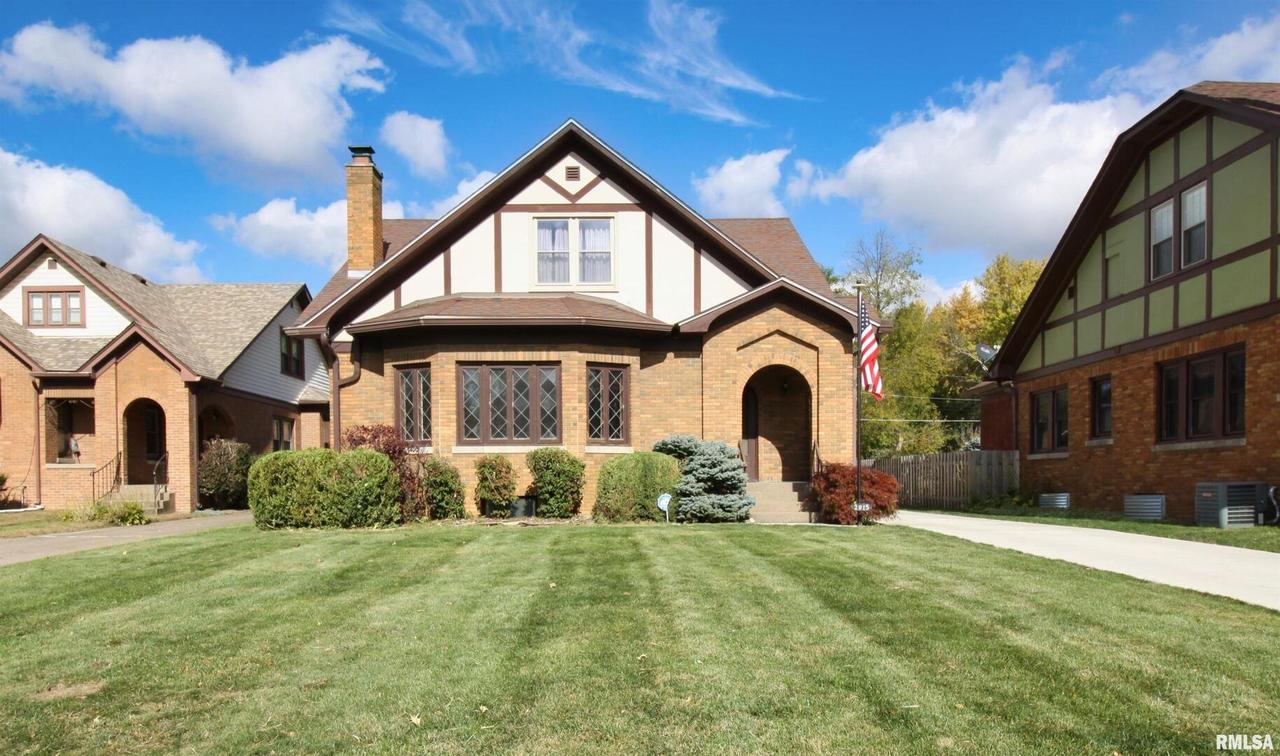 2915 21st Ave., Rock Island, IL 61201