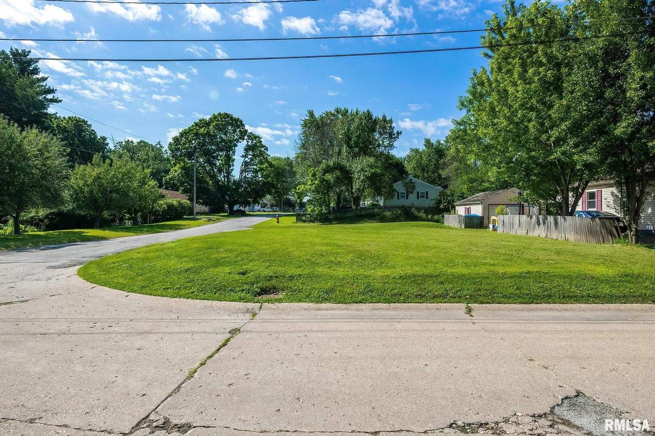 4216 13th Ave., Moline, IL 61265