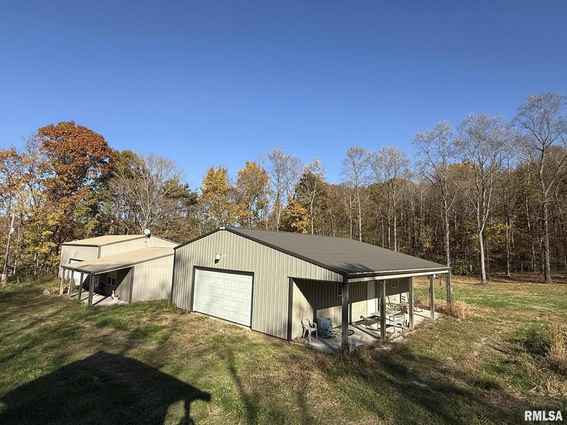 880 S Rocky Comfort Rd., Makanda, IL 62958