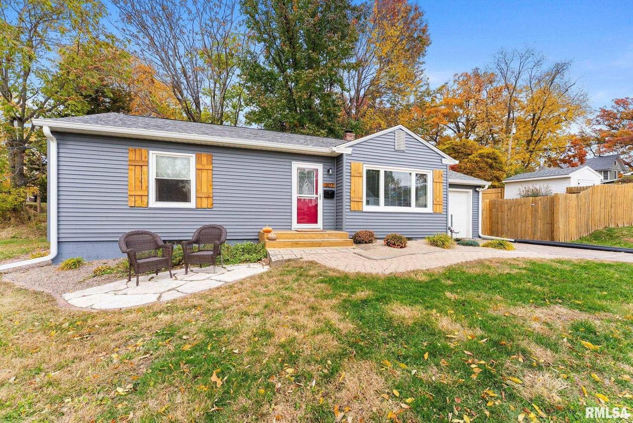 307 13th Ave., Moline, IL 61265