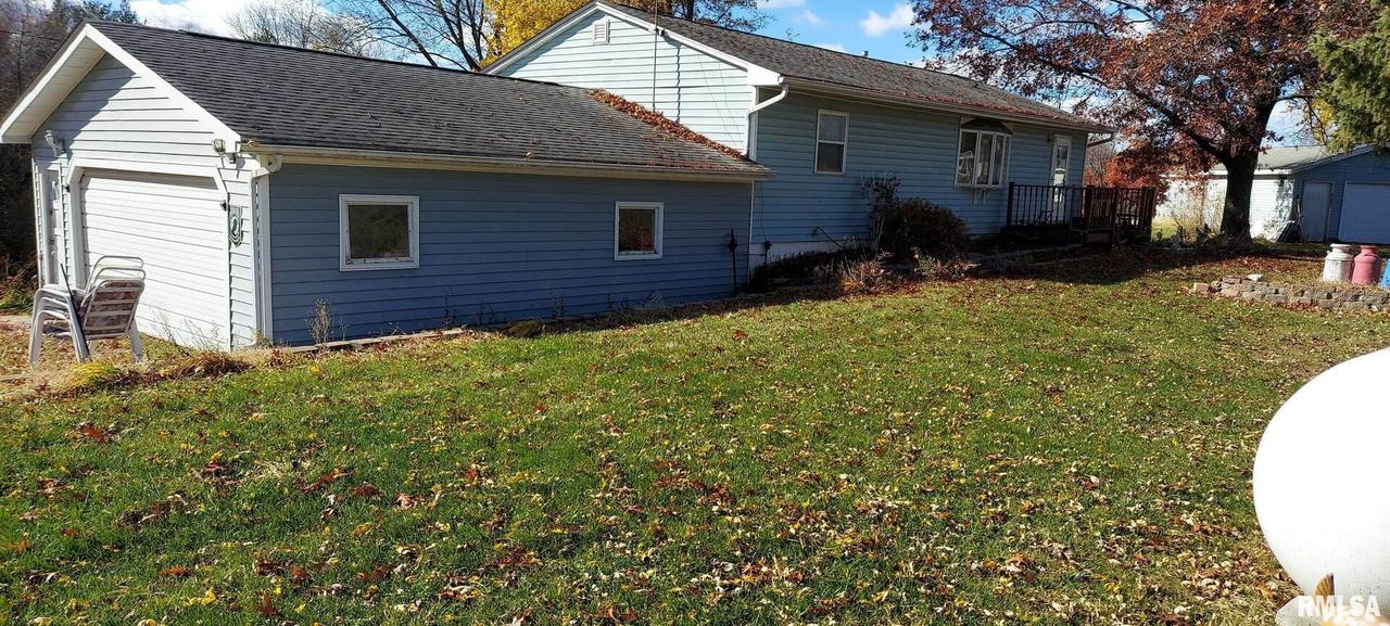 862 270th St., Viola, IL 61486