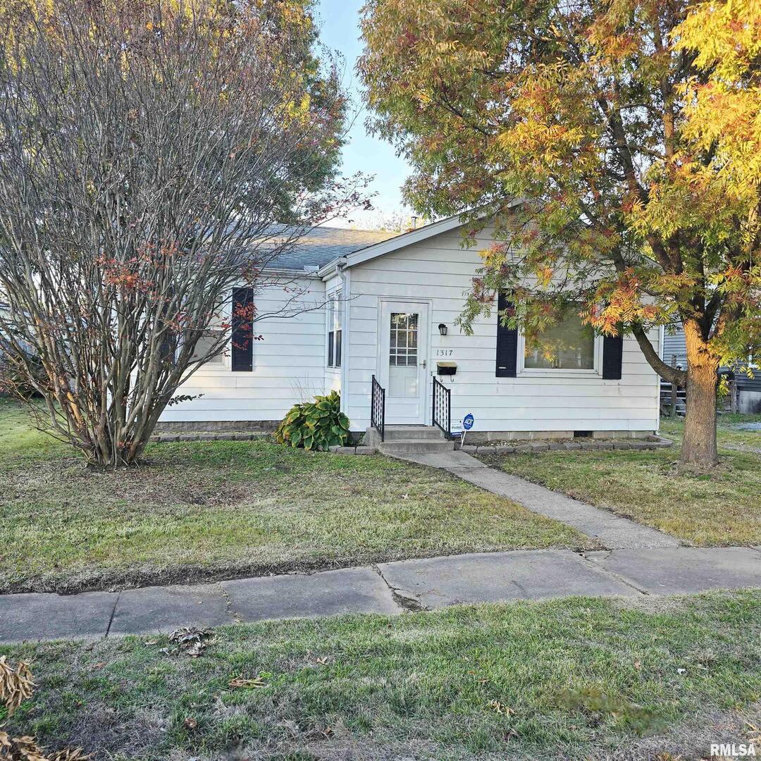 1317 W Cherry St., Herrin, IL 62948