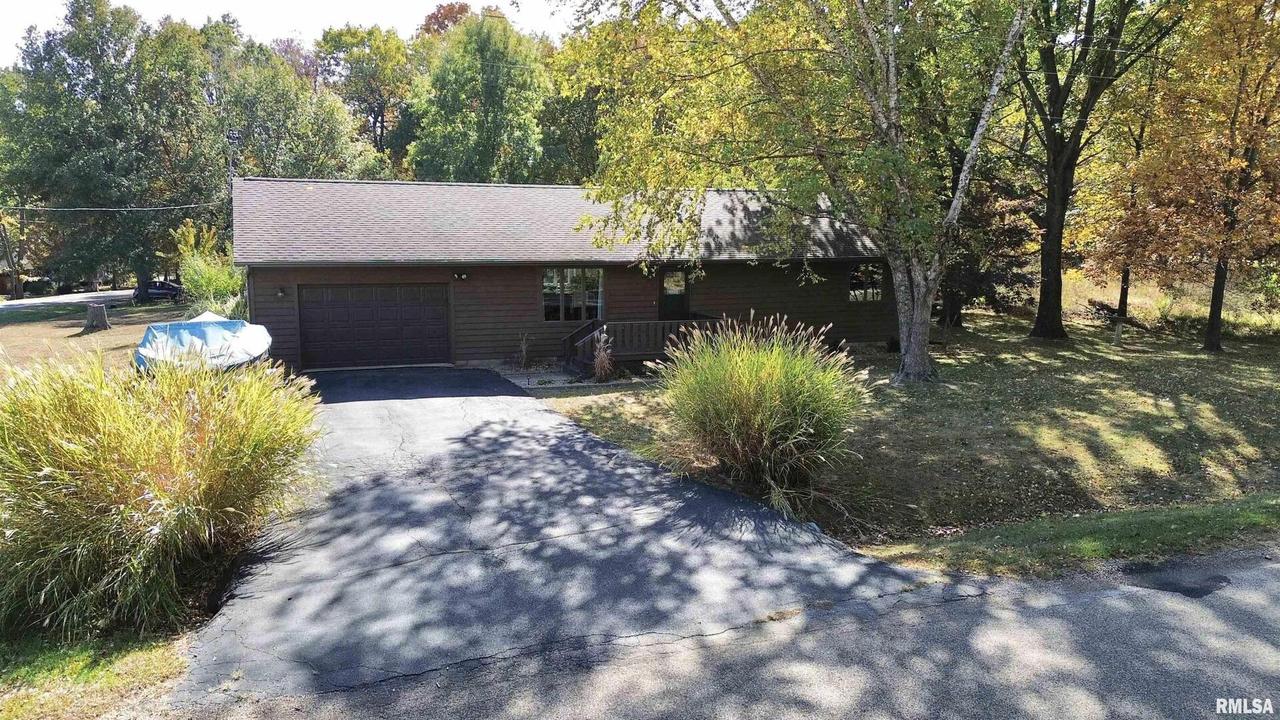 326 Charter Oak Pl., Dahinda, IL 61428