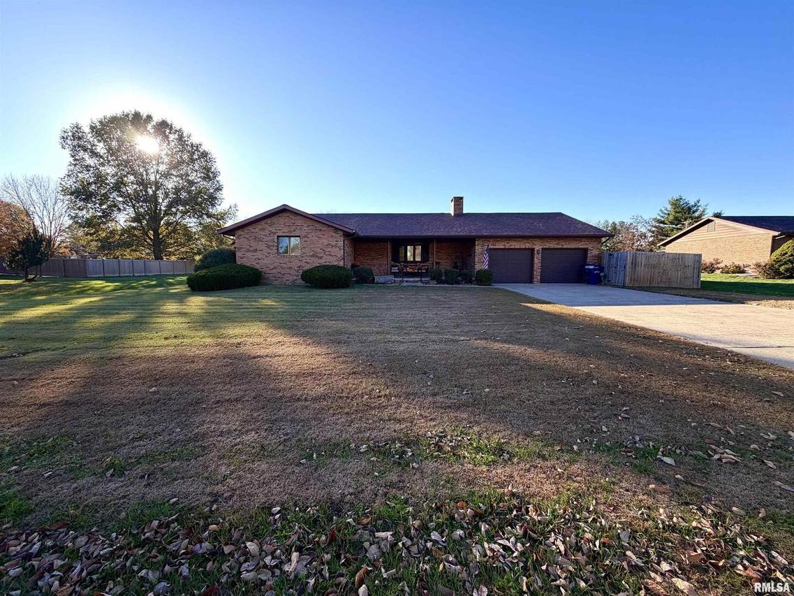 206 Daras Dr., Carmi, IL 62821