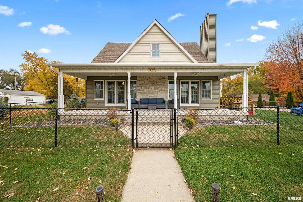 300 2nd Ave., Hampton, IL 61256