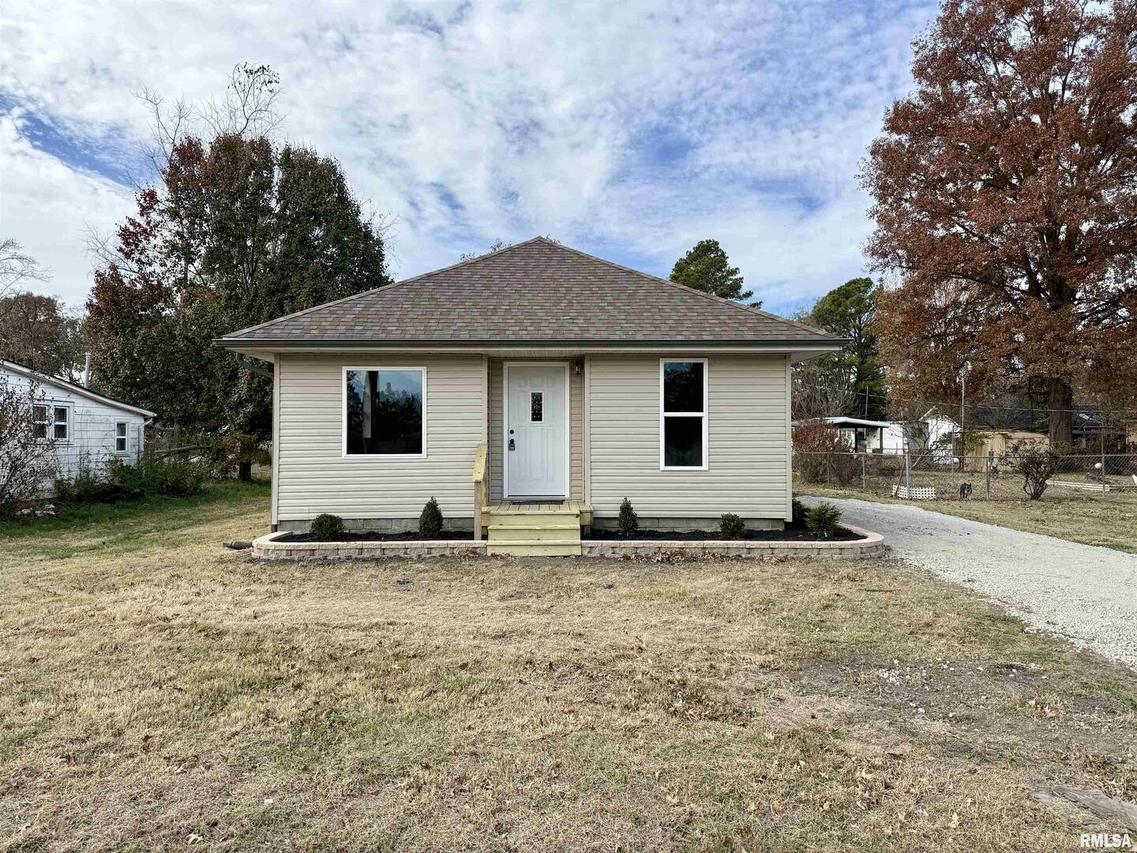 1805 N 13th St., Herrin, IL 62948