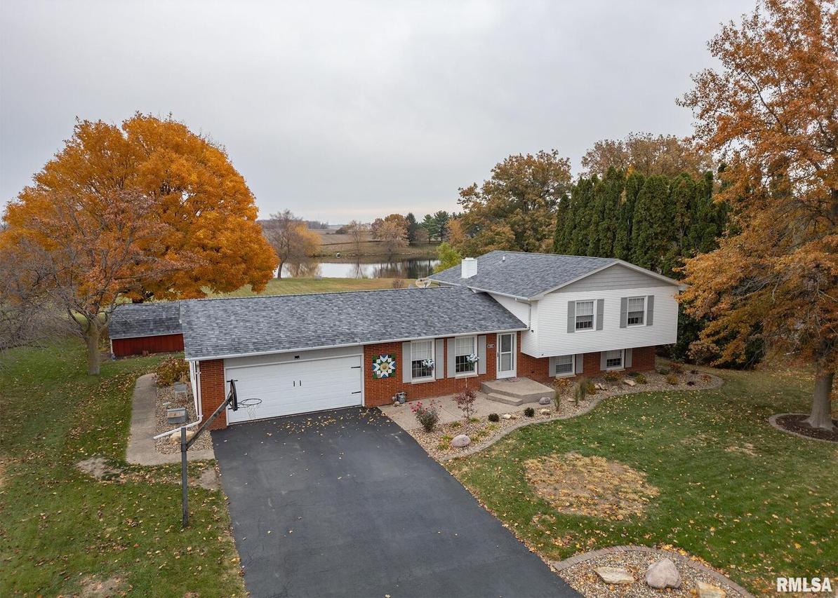 592 Lake Dr., Woodhull, IL 61490