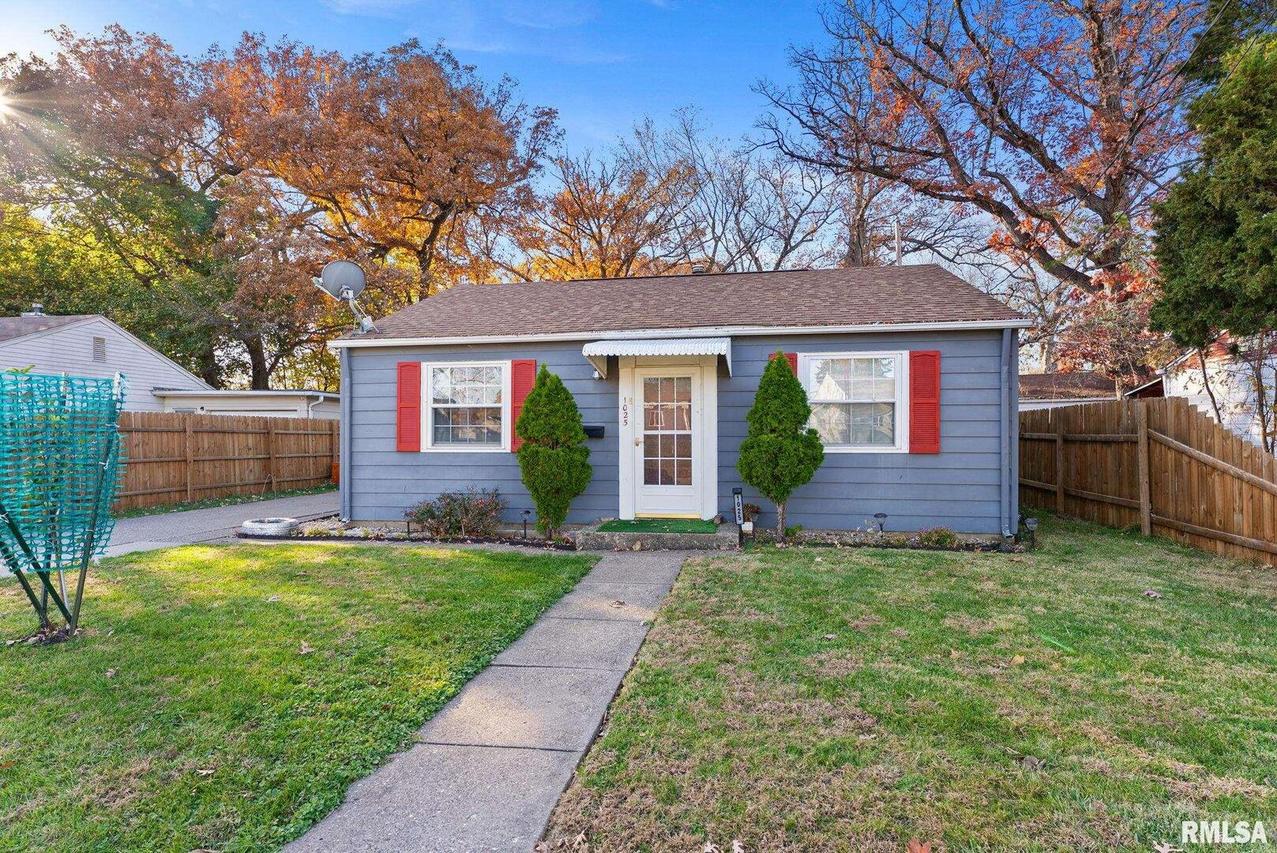 1025 38th St., Moline, IL 61265