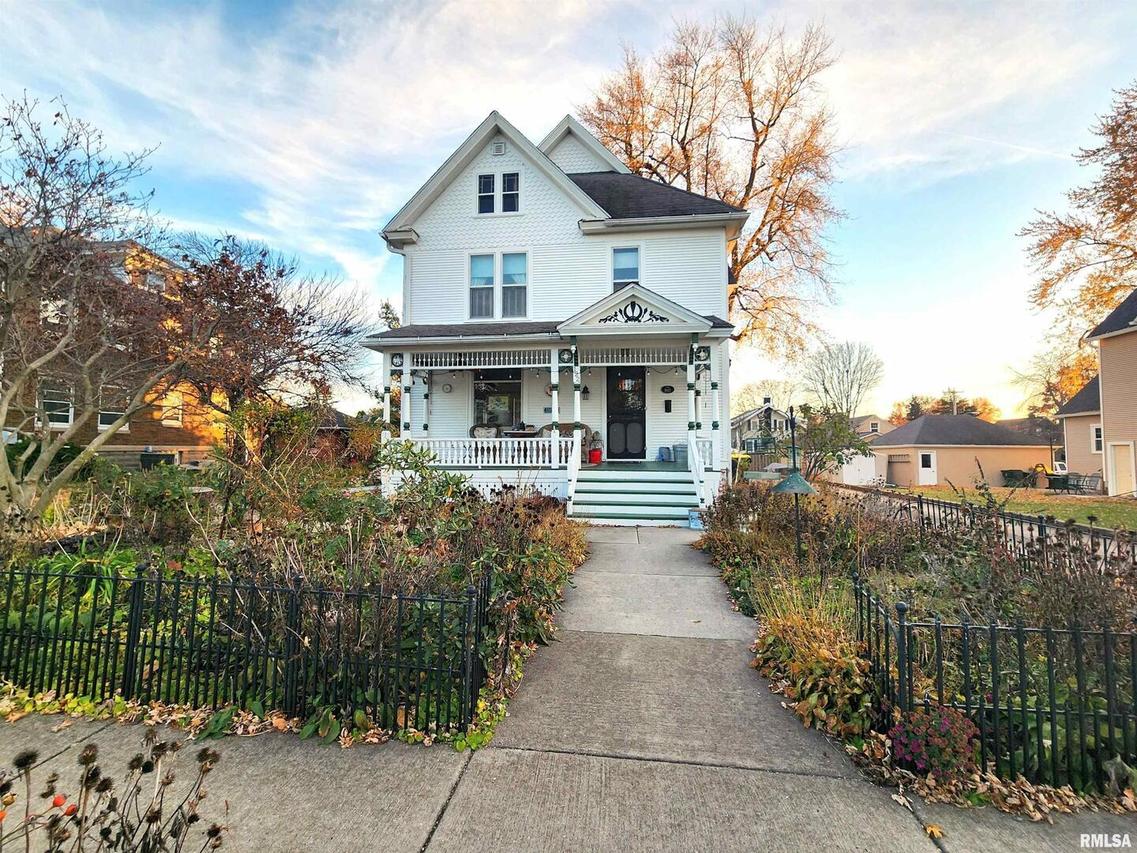 122 W South St St., Geneseo, IL 61254