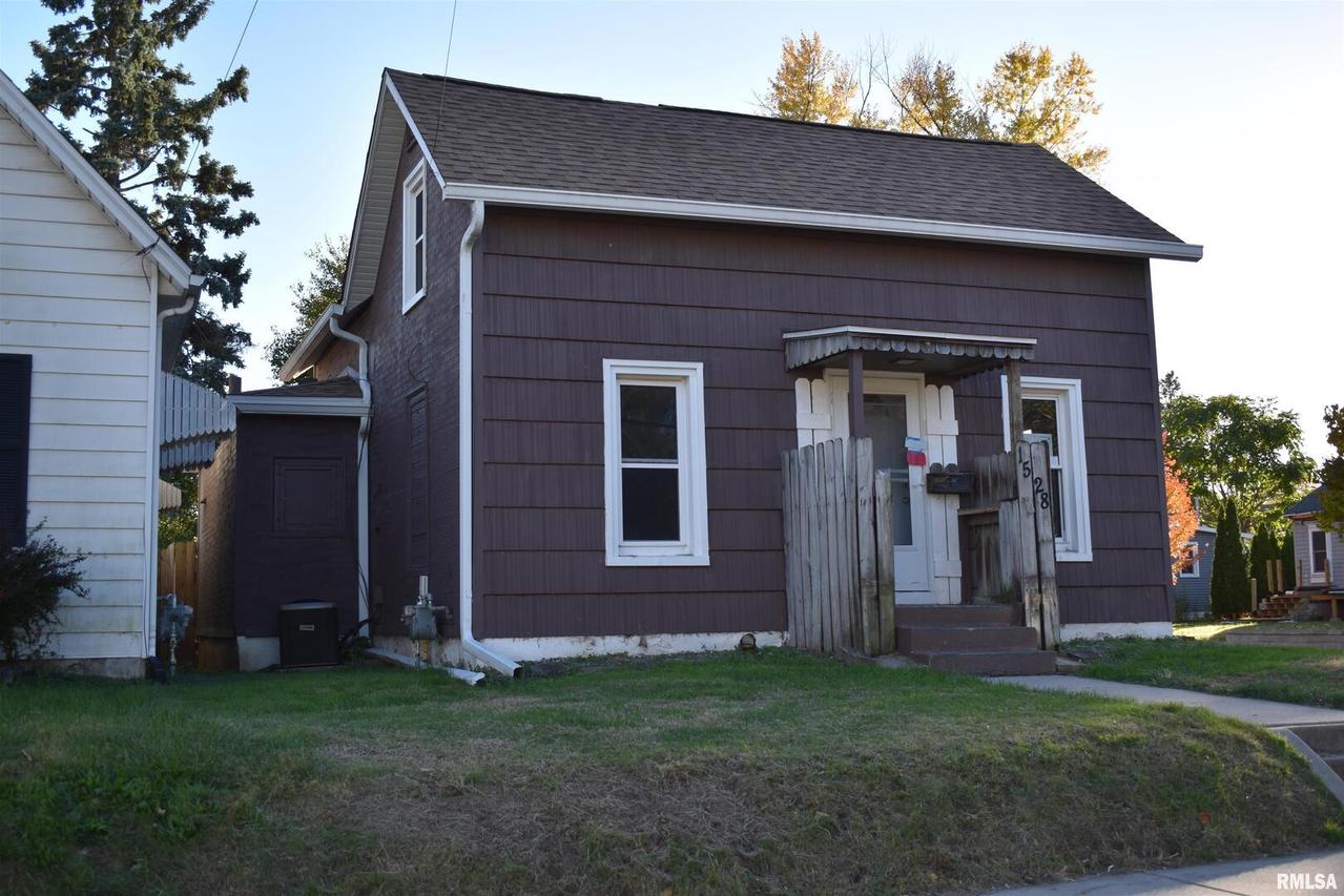 1528 13th Ave., Moline, IL 61265