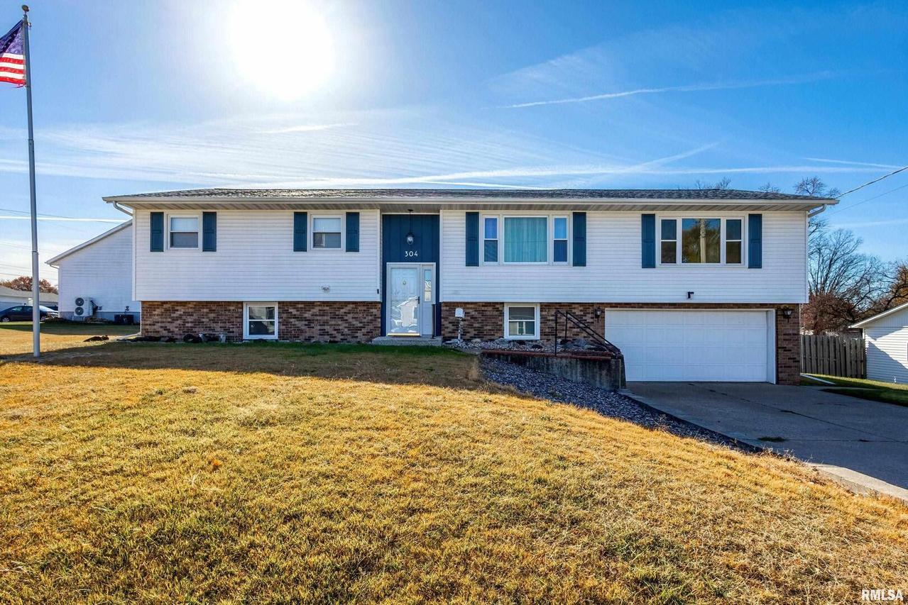 304 4th Ave., Colona, IL 61241