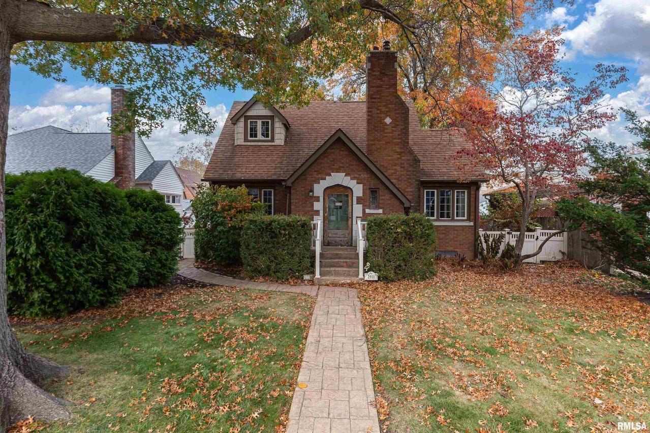 2911 25th Ave., Moline, IL 61265