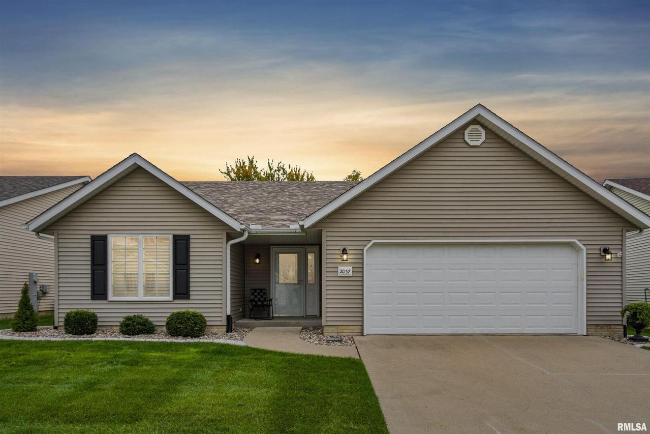 2037 Villa Pines Cir., Carbon Cliff, IL 61239