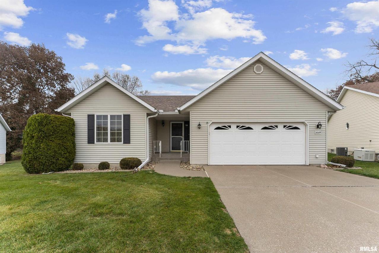 2009 Villa Pines Cir., Carbon Cliff, IL 61239