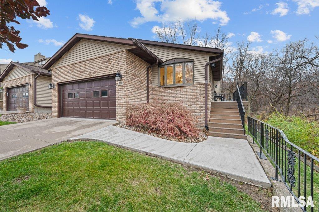 880 47th Ave. #2, East Moline, IL 61244