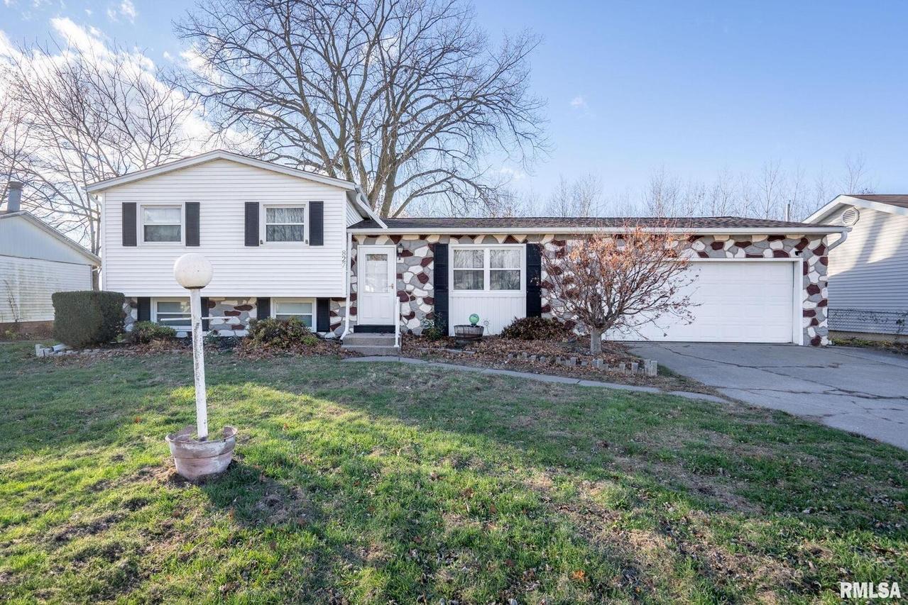 827 9th St., Colona, IL 61241