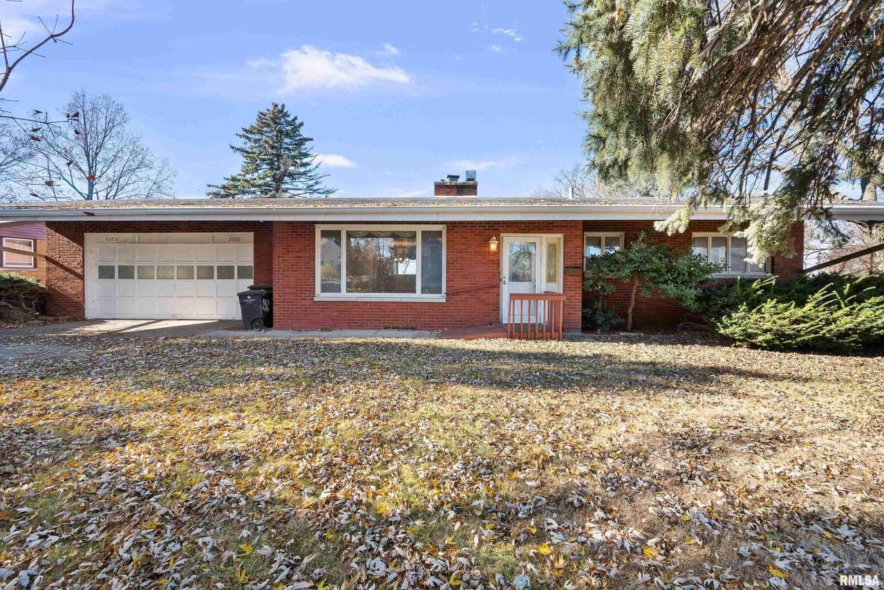 2500 15th Street Ct., Rock Island, IL 61201