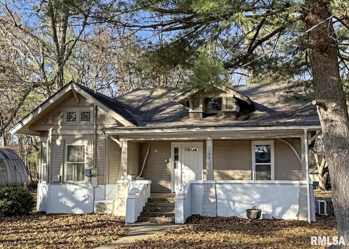 901 S 22nd St., Herrin, IL 62948