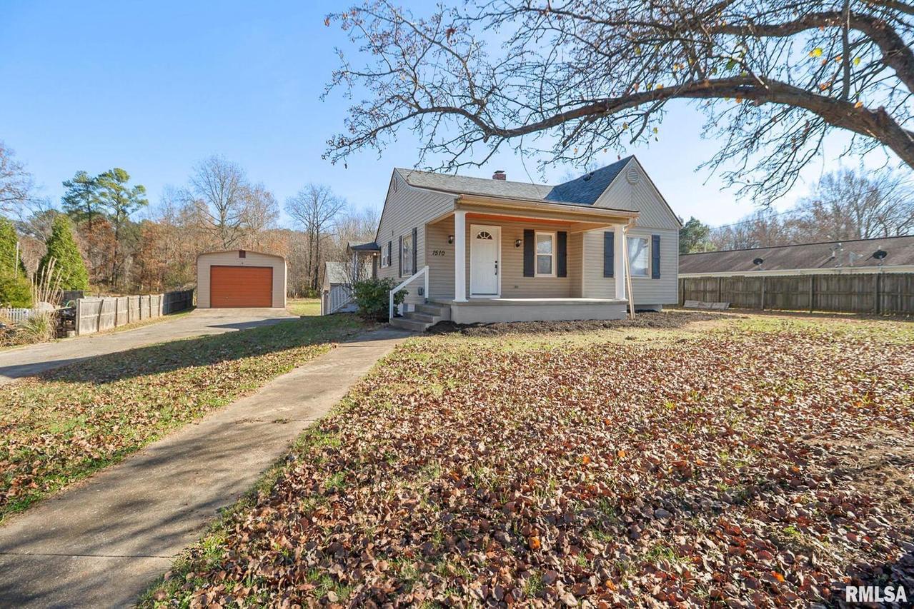 1510 S Division St St., Cartervill, IL 62918